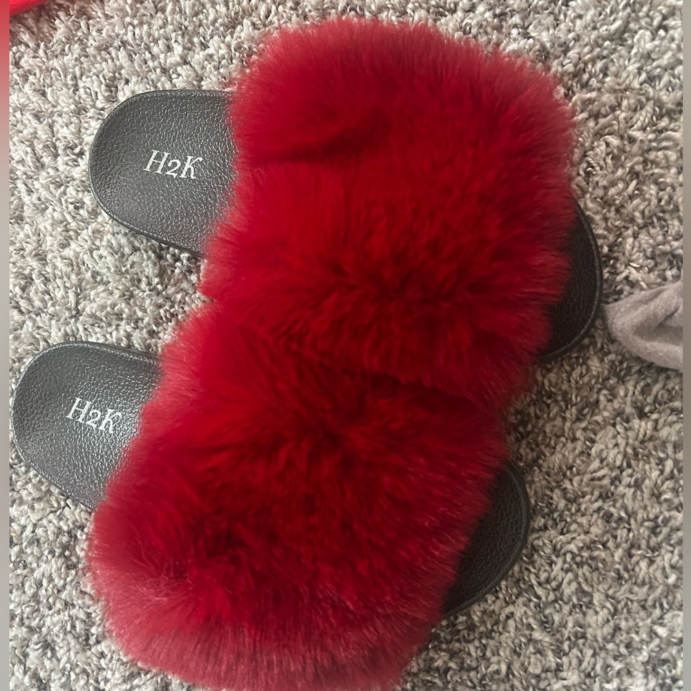 Cute fuzzy slides never worn, red isn’t really my color